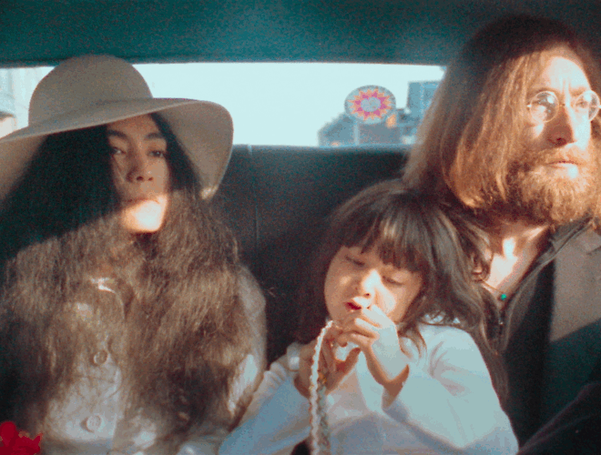 Bilde av Yoko Ono, John Lennon og Sean Ono Lennon.