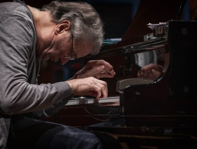 Bobo Stenson spiller piano