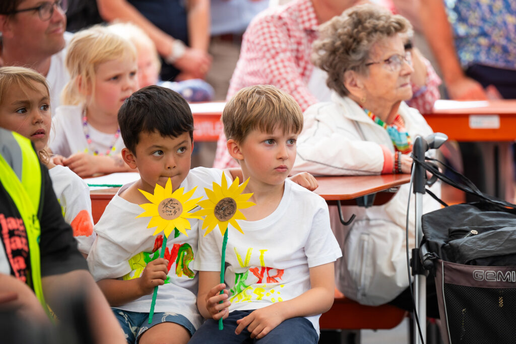 Bilde av barnehagebarn fra Kongsberg som bidrar til SOS-barnebyer med Sangskattekista.