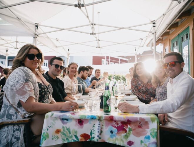 Bilde fra uteserveringen på Vår Bistro