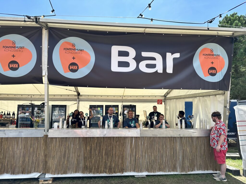 Bilde av baren i Jazzboksen med Fontenehuset Kongsberg på Kongsberg Jazzfestival
