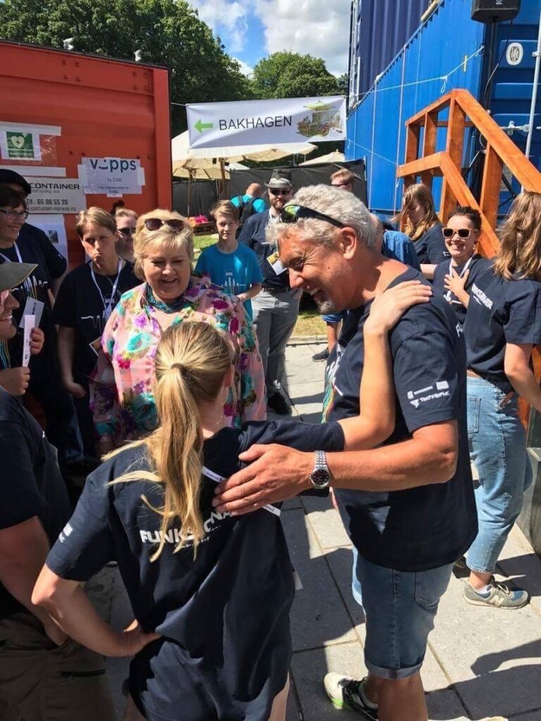 Bilde av statsminister Erna Solberg og Fontenehuset Kongsberg på Kongsberg Jazzfestival